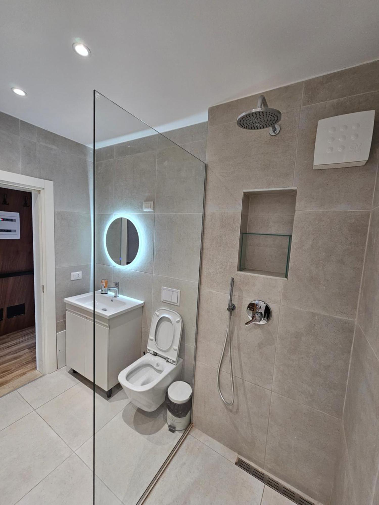 Luxury Square 21, Seven Heavens Apartment Tirana