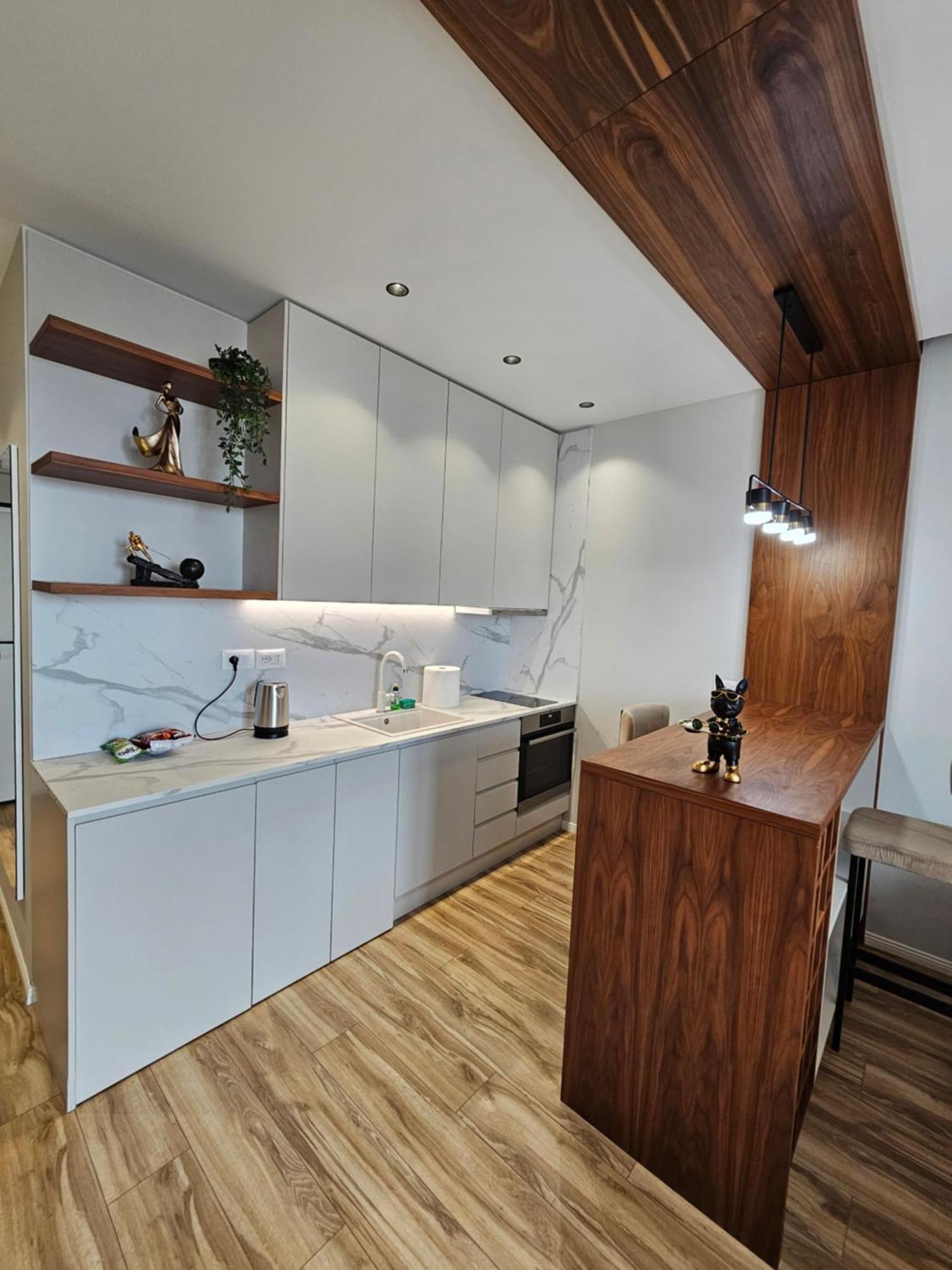 Luxury Square 21, Seven Heavens *